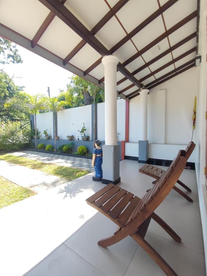 Sara Place Тангалла Экстерьер фото